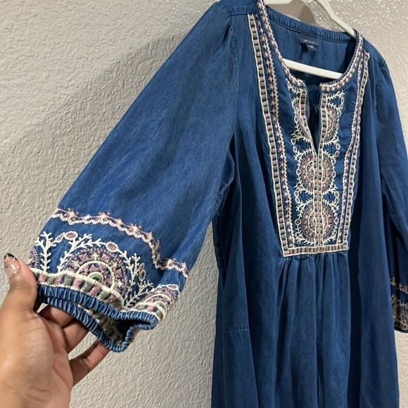 J. Jill Denim Womens M Embroidered Indigo Dress Knee Length Split Neck - Picture 3 of 9